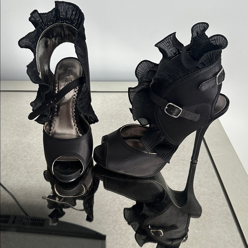 Elegant Black Ruffle Heels - Picture 2 of 4